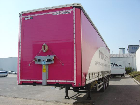 Verhuur oplegger met laadbrug